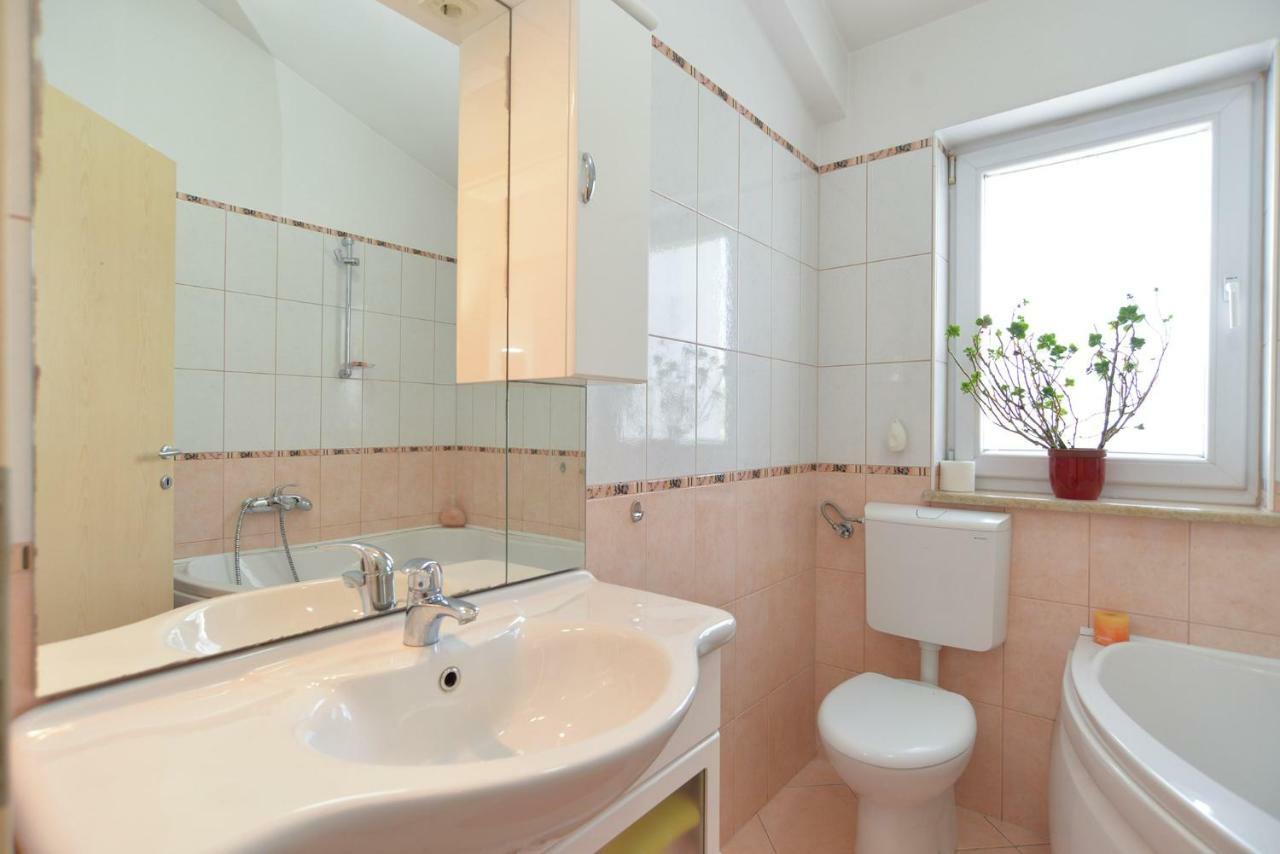 Eda 1873 Apartmán Pula